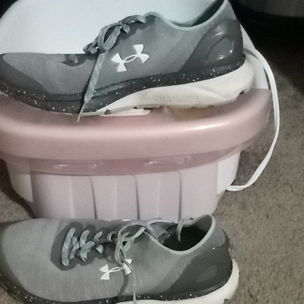 Under Armour women's shoe 8.5